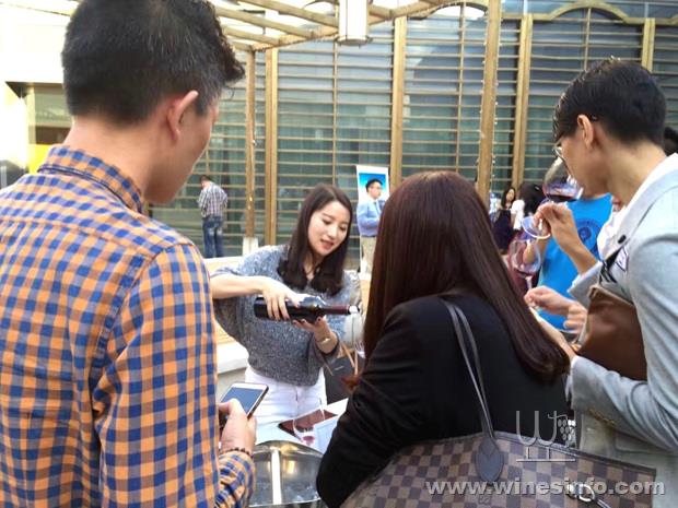 E:\新闻图片\output\TNV2016-Tianjin-walk-aroundtasting.jpg