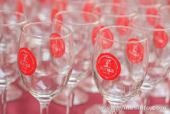 christina-solomon-chritiques-rioja-wine-tapas-event-chicago-glasses.jpg