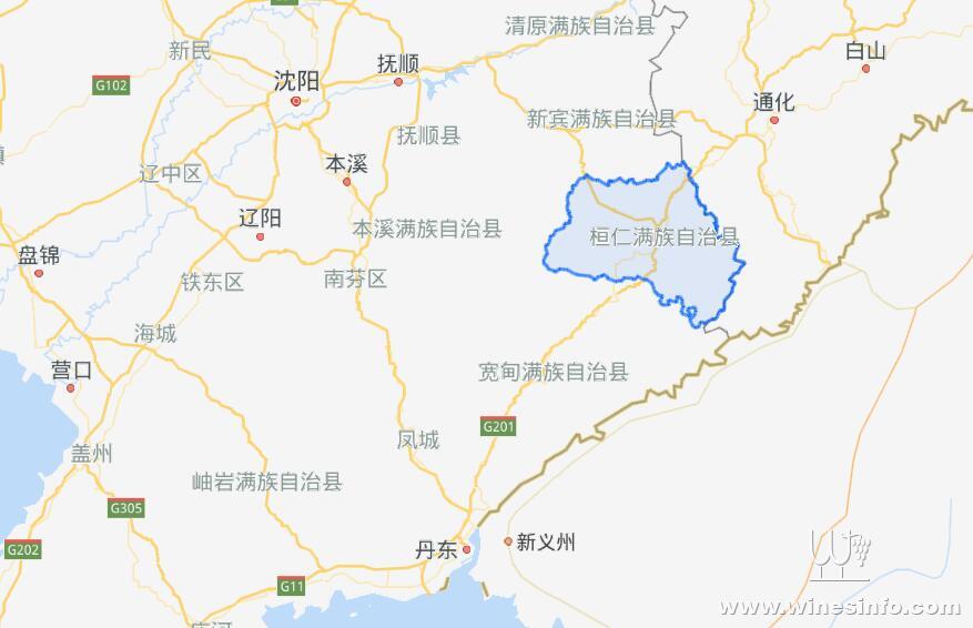 它隶属辽宁省本溪市,位于辽宁省的东部,看地图的形状宛如一个葡萄叶