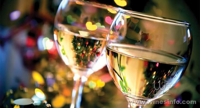 A-White-Wine-Christmas-Top-Picks-for-the-Season-640x347.jpg