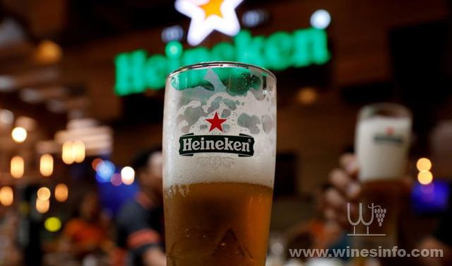 2021-05-18T072500Z_1_LYNXNPEH4H0CR_RTROPTP_3_HEINEKEN-SHAREHOLDERS.JPG